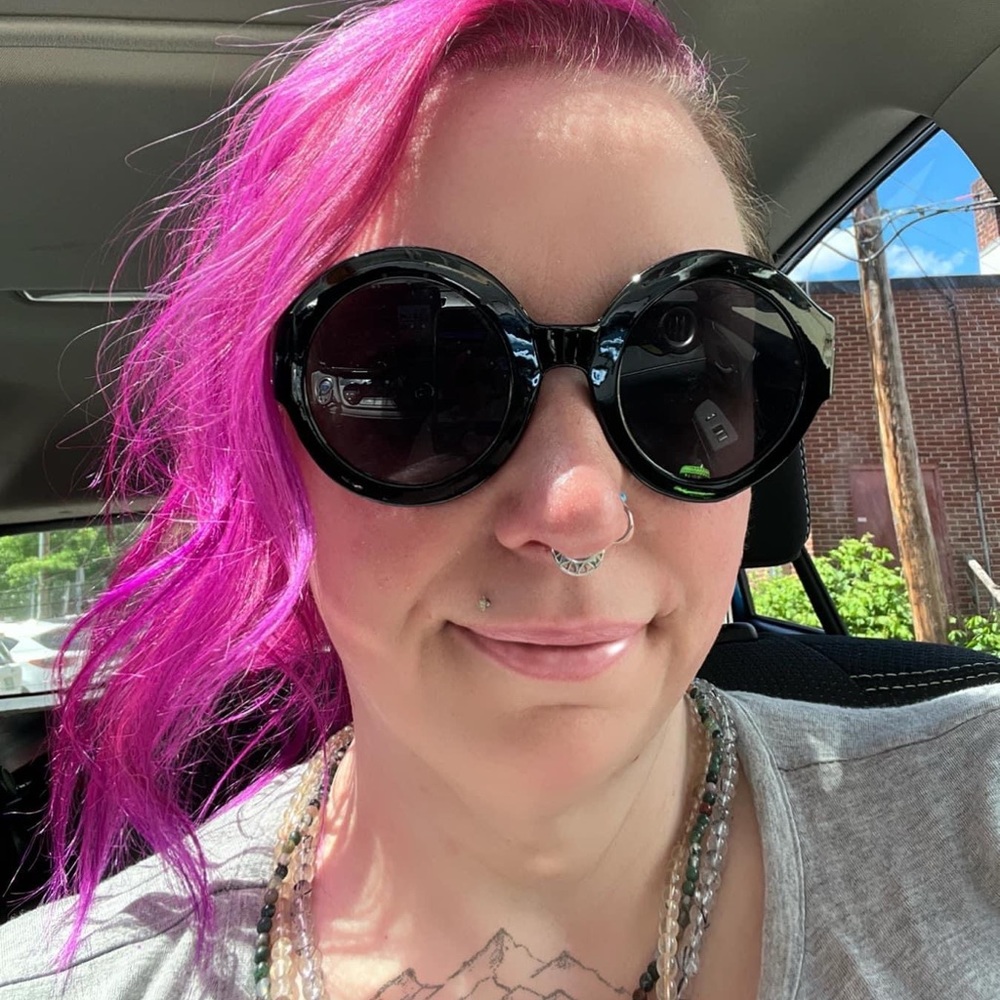 Meet your Posher, Joy